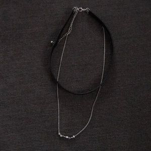 Metal necklace + Leather chocker